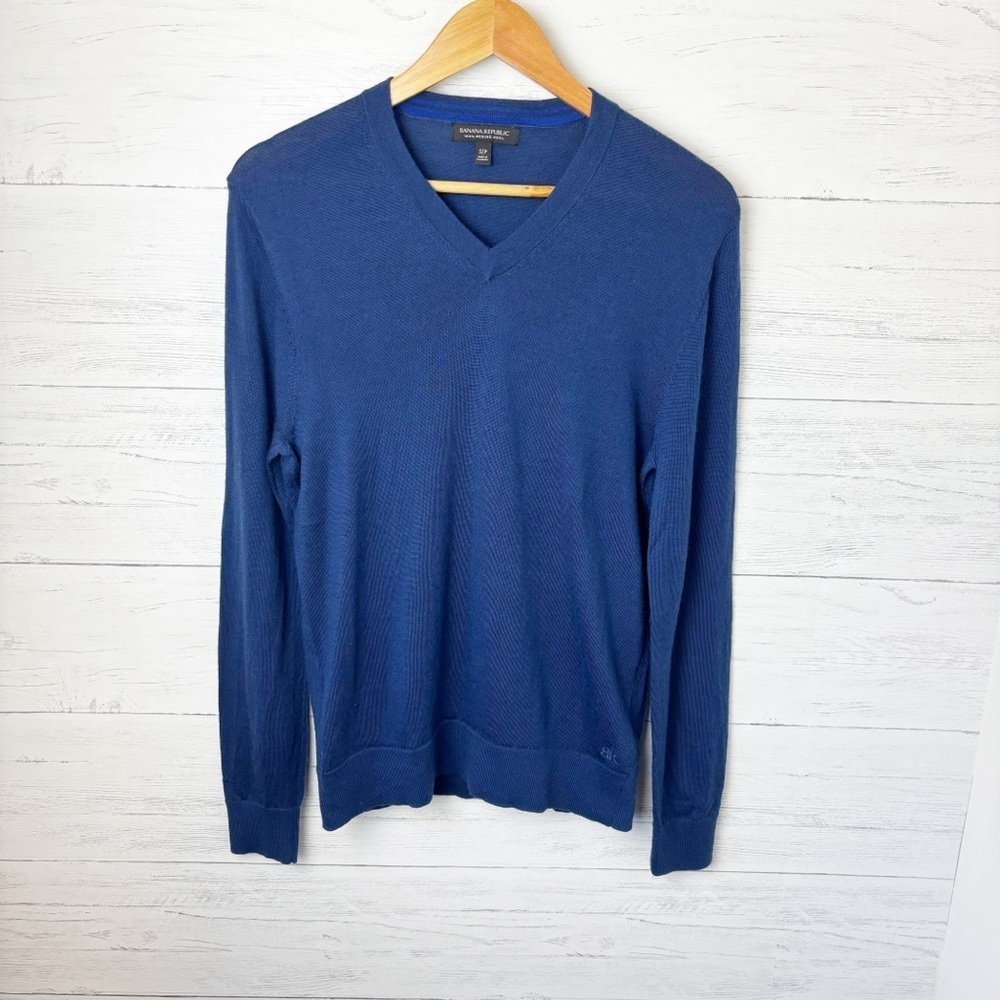Banana Republic 100% Merino Wool V Neck Sweater Medium Blue Small - Long Sleeves